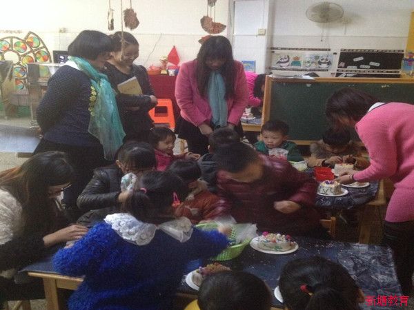 沙塘中心幼儿园:“中班生活化特色区域活动——甜品屋”之《好吃的蛋糕》同课异构观摩研讨活动