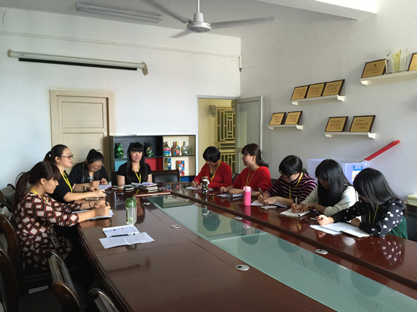 沙塘中心幼儿园：走进好玩的区域活动——记我园开展大段模拟社区特色资源“牛仔服装加工厂”观摩研讨活动